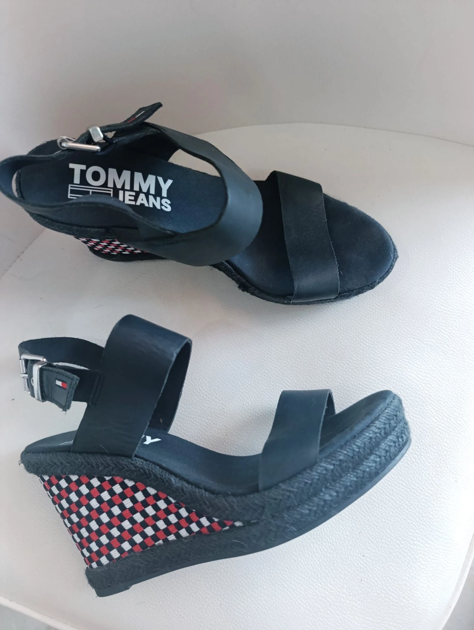 Sandales Tommy Hilfiger en cuir neuves taille 37 – photo 4